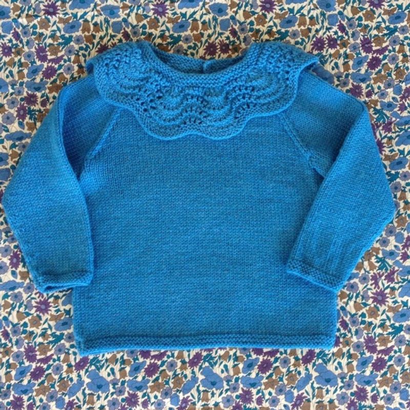 PDF strikkeoppskrift kragejumper Mona