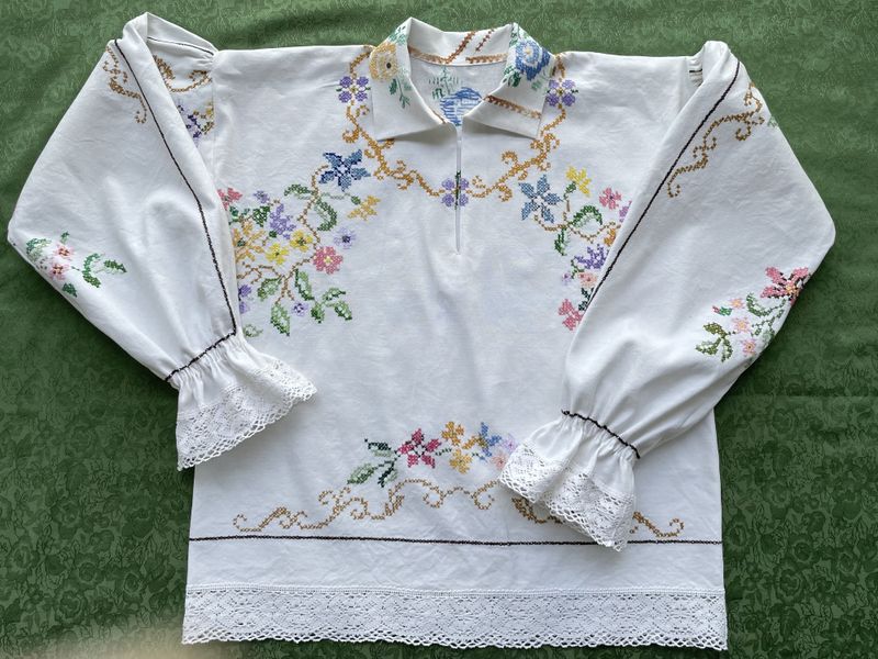 X SOLGT Festdraktskjorte Amanda med blondekanter