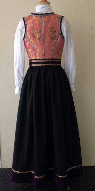 Mønster festdrakt Aurora dame 