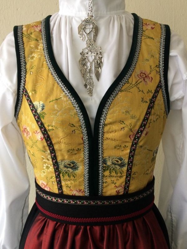 Mønster festdrakt Aurora dame 