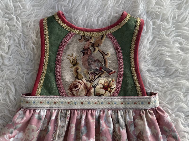 X SOLGT Festdrakt Astrid rosa med roser 3