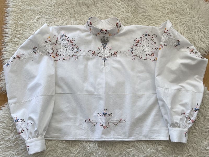 X SOLGT Festdraktskjorte Amanda broderi