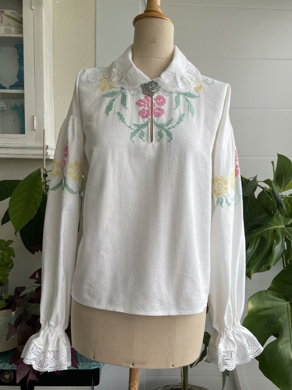 Festdraktskjorte Amanda gule og rosa blomster