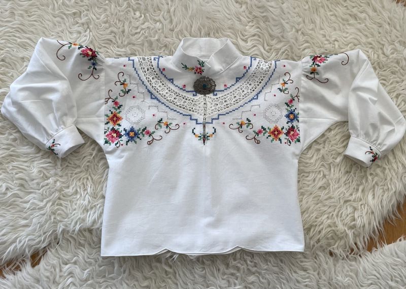 X SOLGT Festdraktskjorte Trine blomster 2