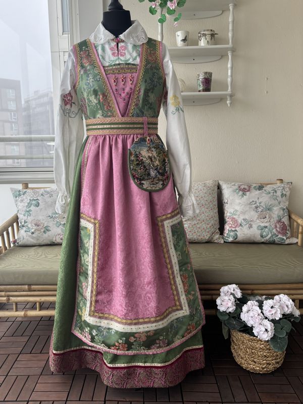 Festdrakt Augusta grønn og rosa