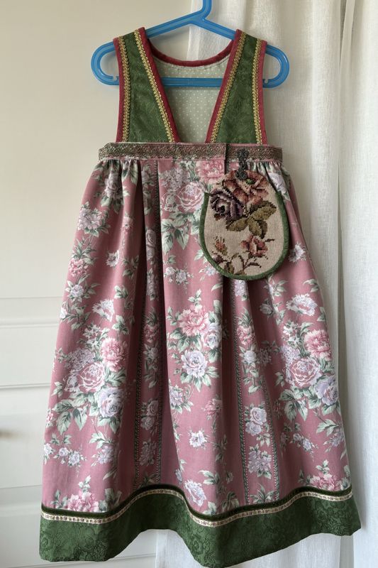  SOLGT Festdrakt Astrid rosa roser