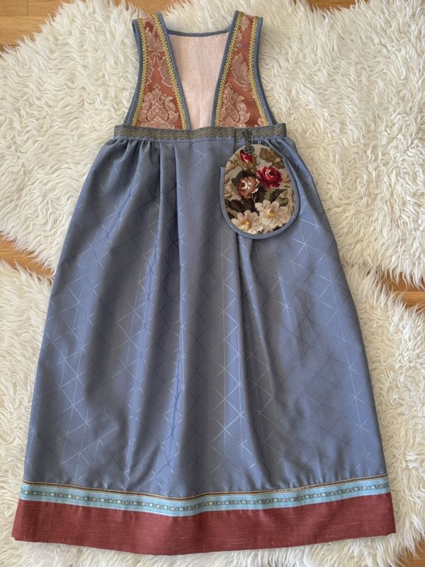 SOLGT Festdrakt Astrid gråblå/rosa