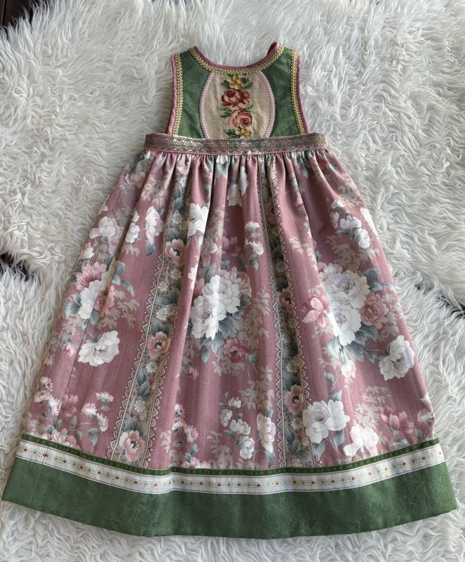 X SOLGT Festdrakt Astrid rosa med roser