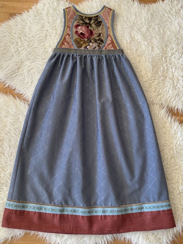 SOLGT Festdrakt Astrid gråblå/rosa