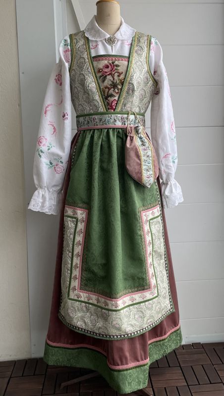 X SOLGT Festdrakt Augusta rosa/grønn